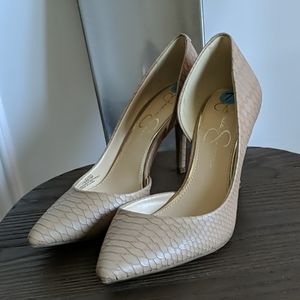 Jéssica Simpson Claudette Snakeskin Pumps